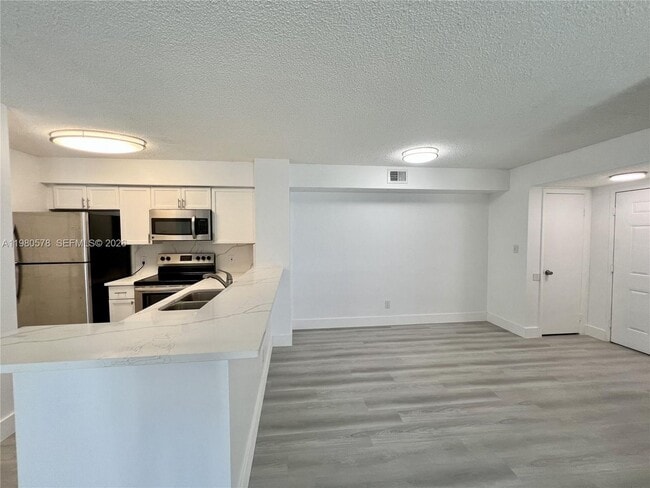 Photo - 640 S Park Rd