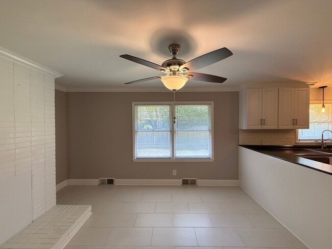 Photo - 2700 Charlwood Dr