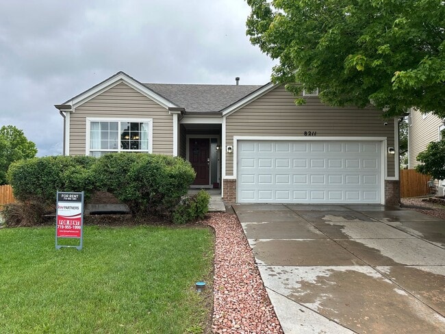 Building Photo - 3 Bed Ranch Style Home with Awesome Fully Fenced Backyard Close to Ft Carson & Schriever Space Fo...