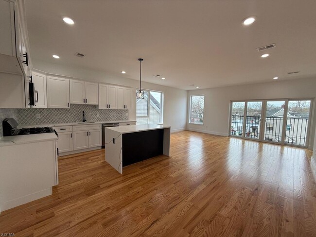 Photo - 223 Monroe Ave Unidad 2