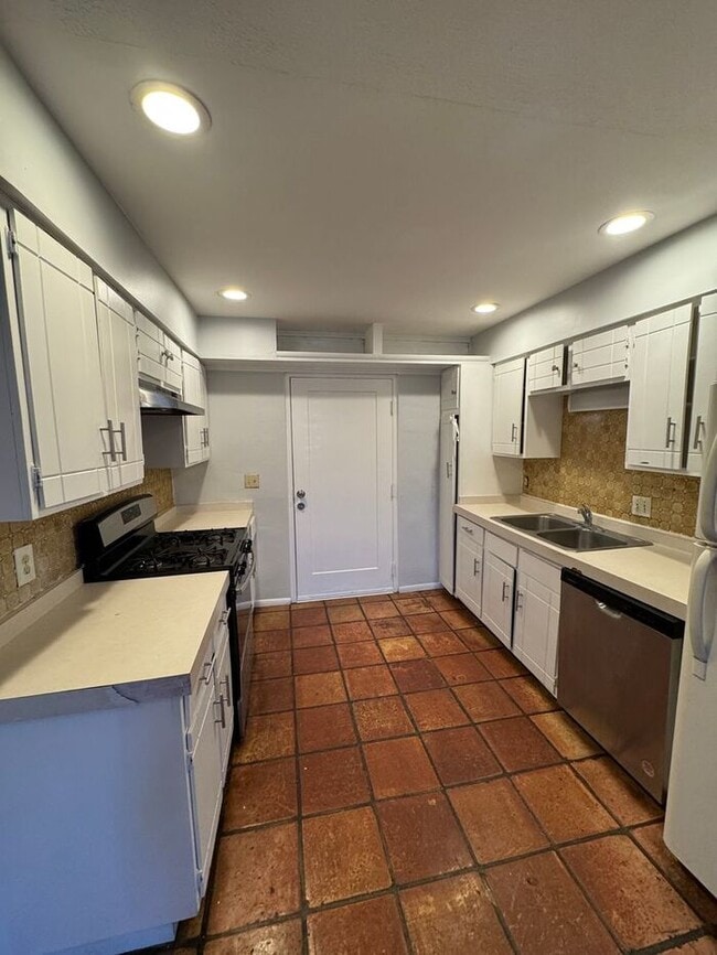 Photo - 3208 E Almartin St