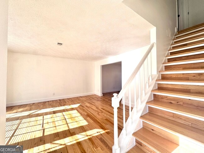 Photo - 515 Lake Joyce Ln