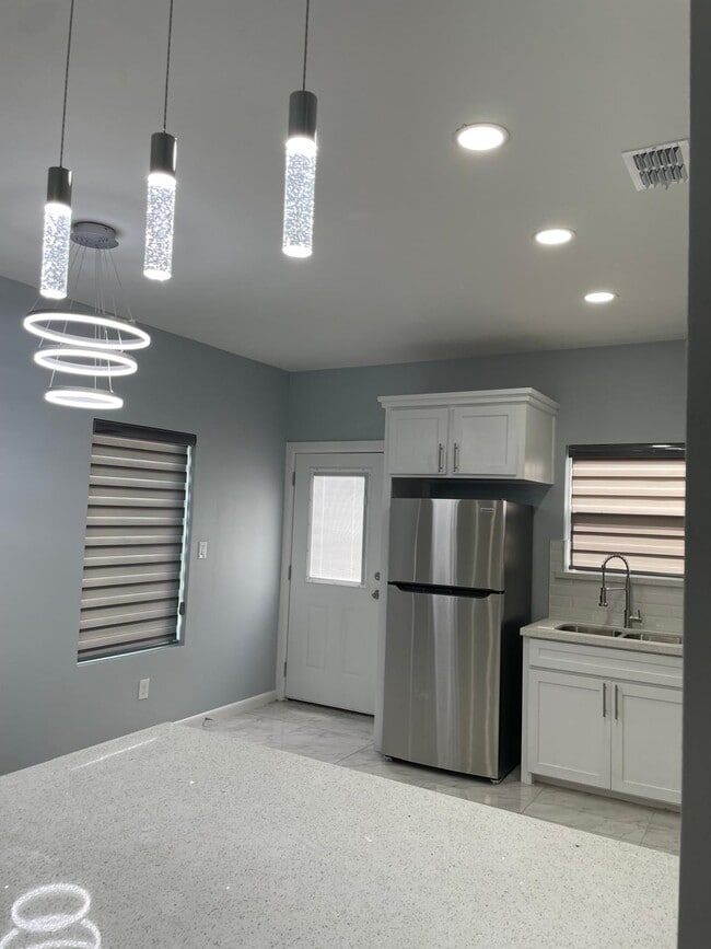 Photo - 1019 N Abbey Ave Unit 2