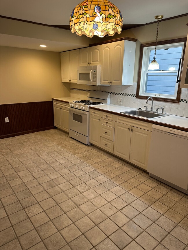 Photo - 529 Brook St