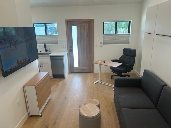 Photo - 3111 Oakhurst Ave