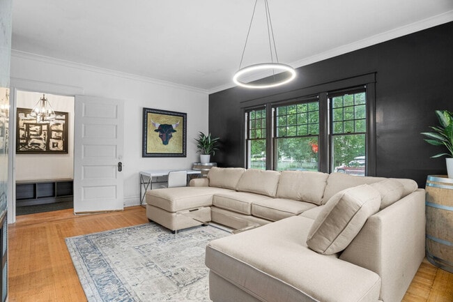 Building Photo - 1115 W 31st St Unit SI ID1292856P