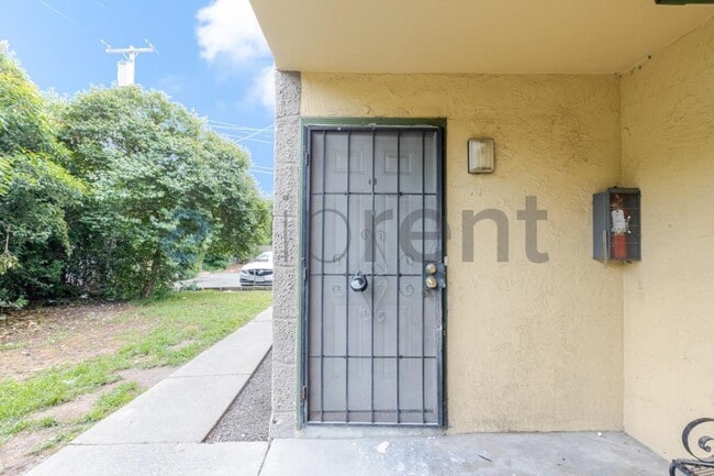 Photo - 4561 Ashcroft Ave