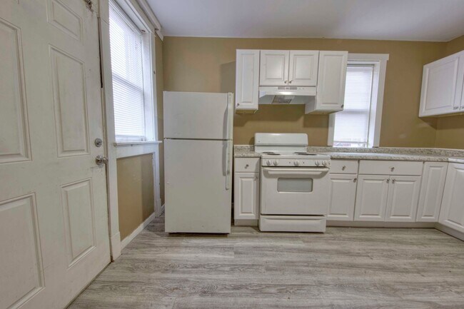 Photo - 307-309 Eichelberger Unit 307
