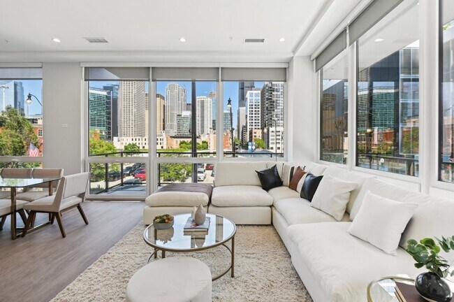 Photo - 812 W Adams St