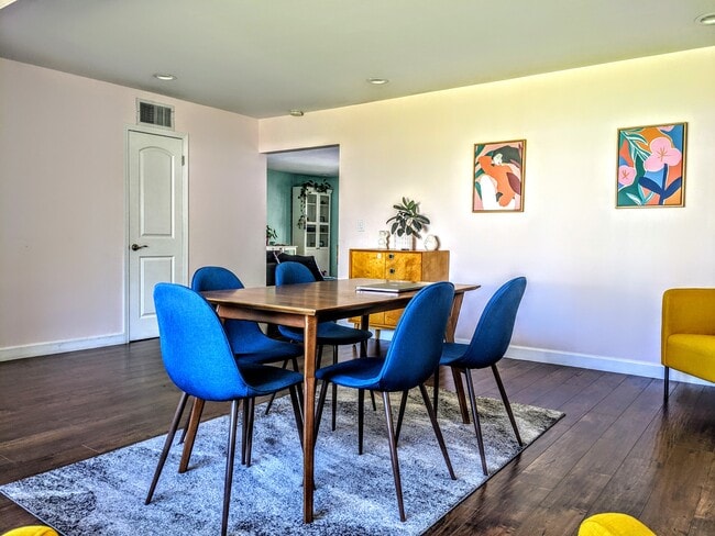 Building Photo - 6532 Gross Ave