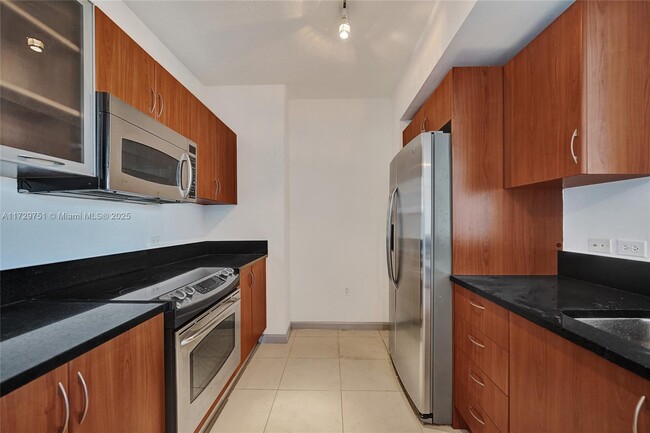 Photo - 2775 NE 187th St Unidad 509