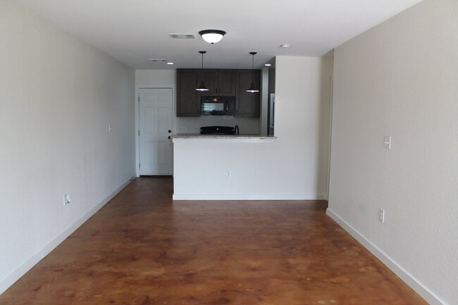 301 E Bowie St