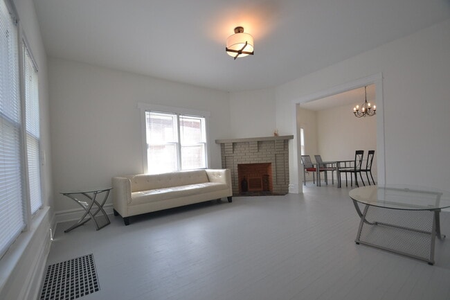 Photo - 306 Brown St