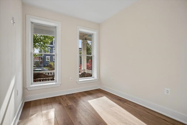 Photo - 329 16th St SE