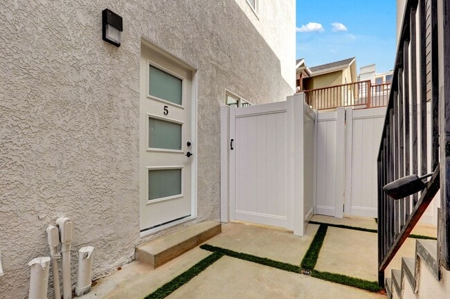 Photo - 644 Pier Ave