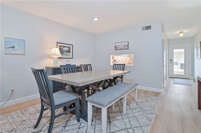 Building Photo - 223 3rd Ave S Unit 223