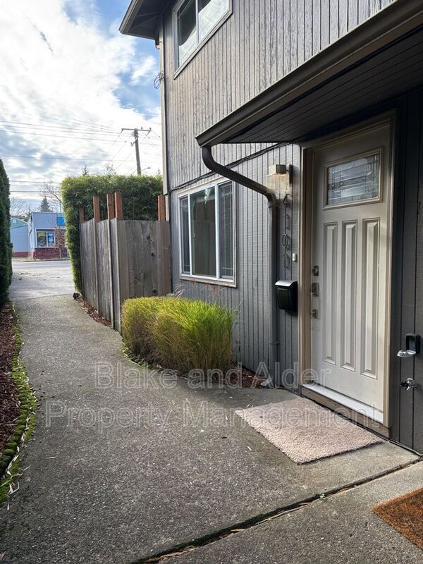 Building Photo - 4101 NE Killingsworth St