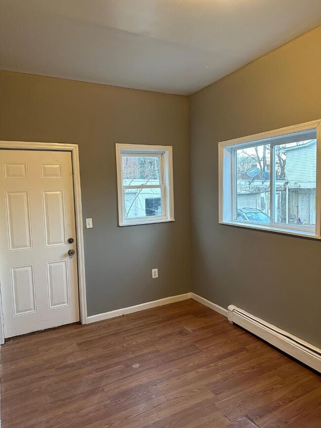 Photo - 168 Renwick St