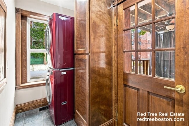 9 Strathmore Rd Unit 2