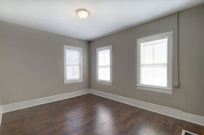 Photo - 2425 Unidad B