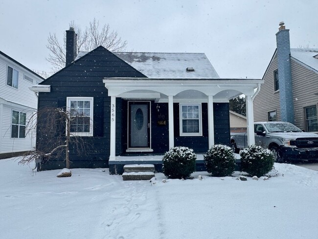 Building Photo - Updated Berkley Bungalow!