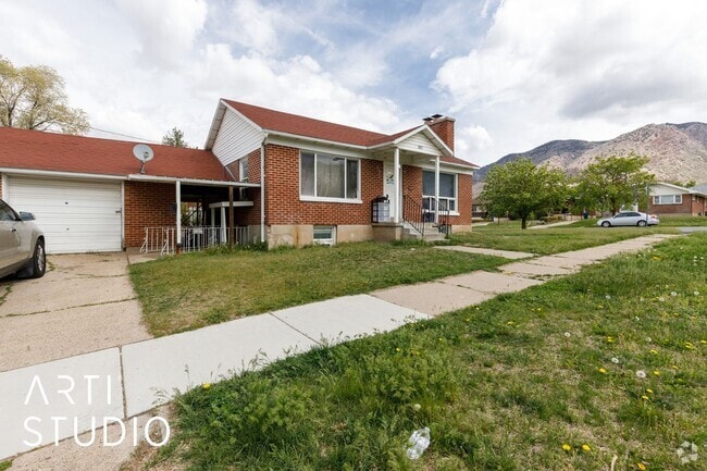 Building Photo - 28th Duplex Unit 28th Street - Down Rental