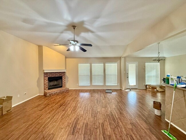 Photo - 3 Bedroom, 2 Bathroom Home in Lindale!