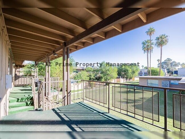 Building Photo - 2411 W Hazelwood St Unit 278