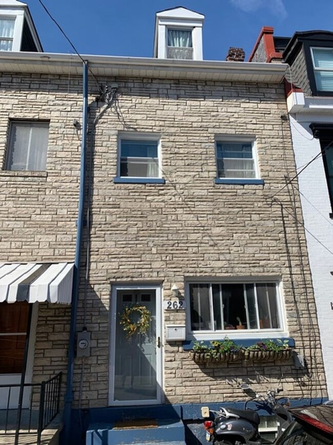 Building Photo - 262 45th St