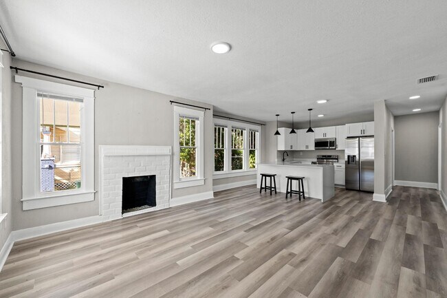 Photo - 1010 E Lake Ave