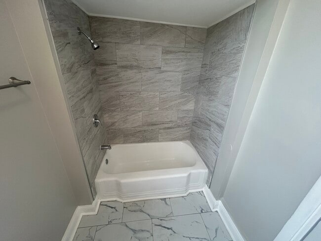 Photo - 231 E 11th St Unit 2