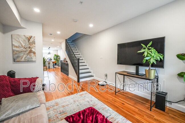 Photo - 731 18th St NE