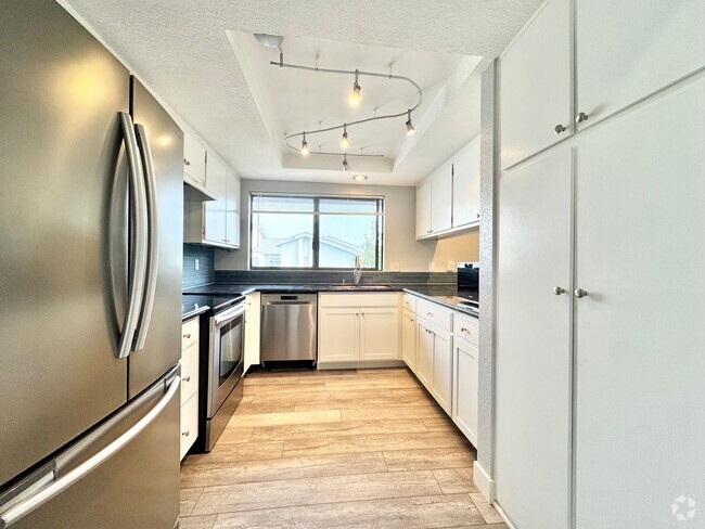 Building Photo - Beautiful 2Bd/2Ba Unit 205 Rental