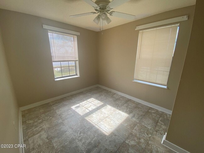 Photo - 619 E 13th St