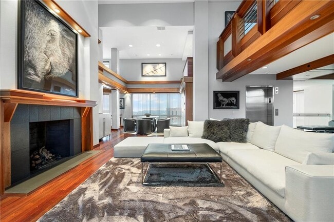 Photo - 5 W Mountain St