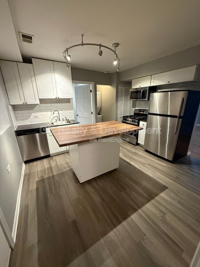 Photo - 3266 W Wrightwood Ave Unit G