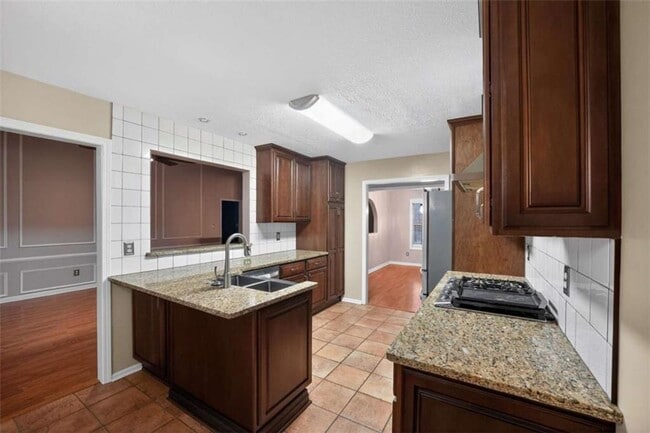 Photo - 630 Castlebar Way