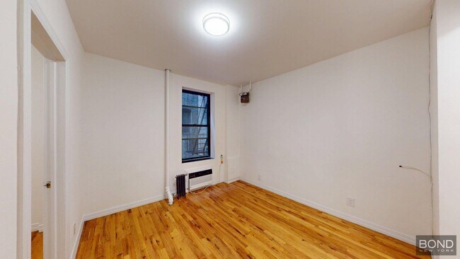 Building Photo - 419 E 73rd St Unit 2C