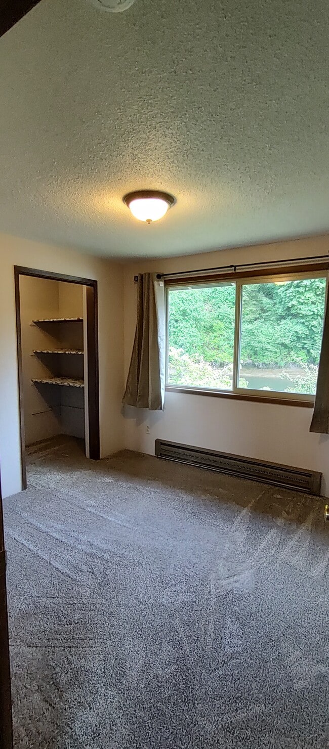 New carpet throughout - 1307 Madison St Unit #2