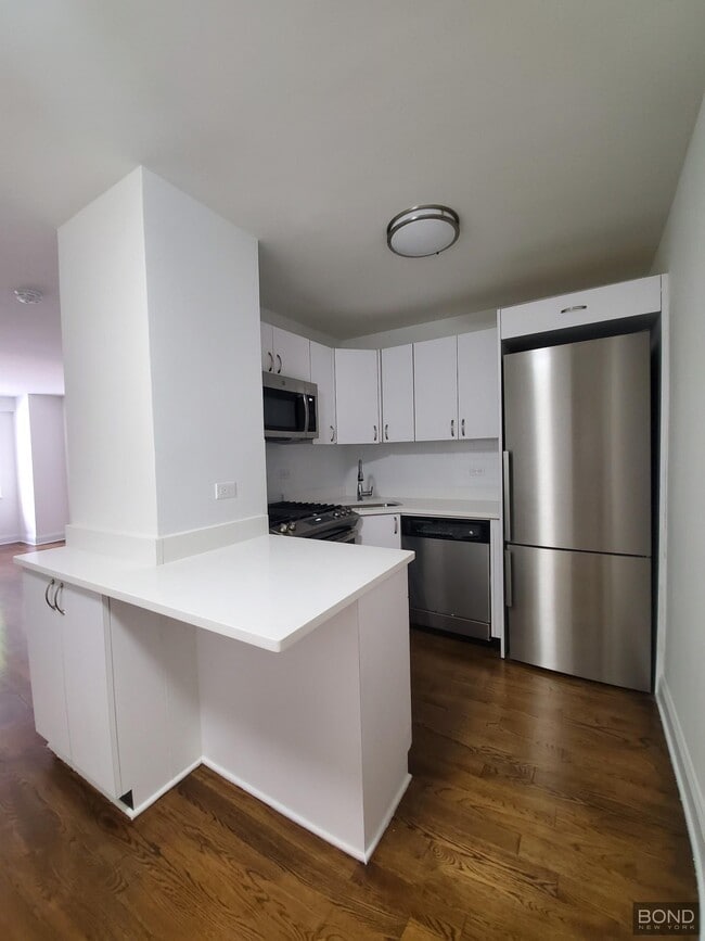Building Photo - 145 E 16th St Unit 2A Rental
