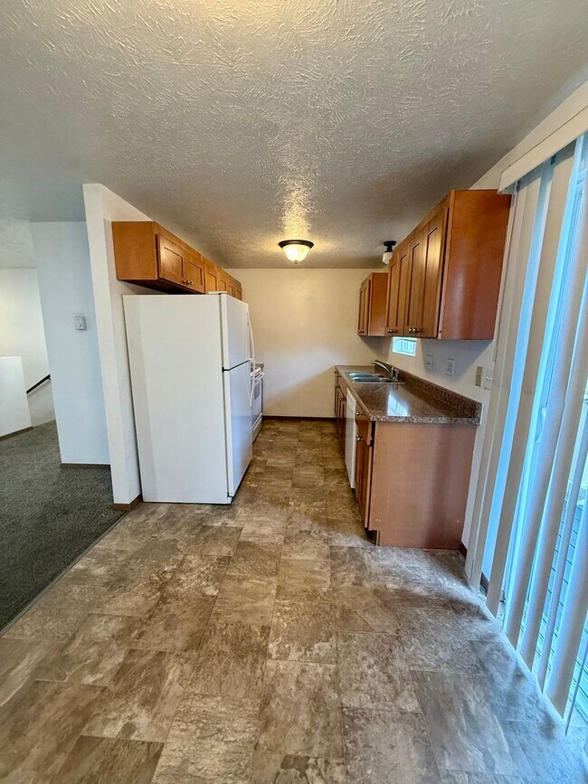 Photo - 4905 - York Duplex Unit 1