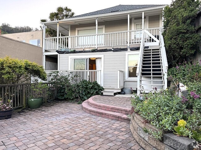 Building Photo - 304 3rd St Rental