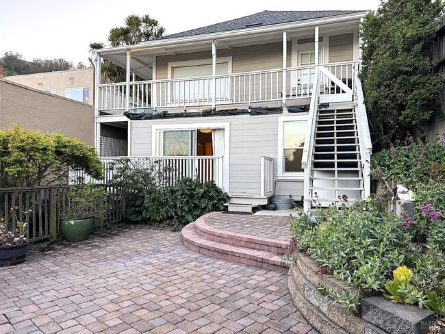 Building Photo - 304 3rd St Rental