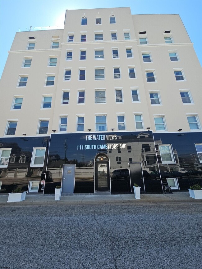 Building Photo - 111 S Cambridge Ave Unit 303