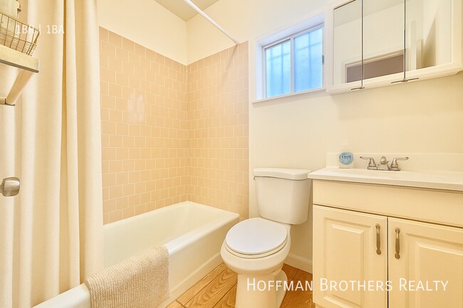 Photo - 5419 Harold Way Unidad 9