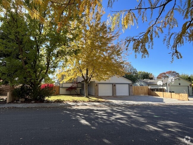 Building Photo - 1241 W Kimra St Rental