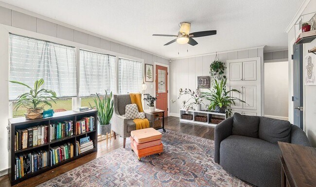 Photo - Spacious 4-Bedroom Home with Detached Work...