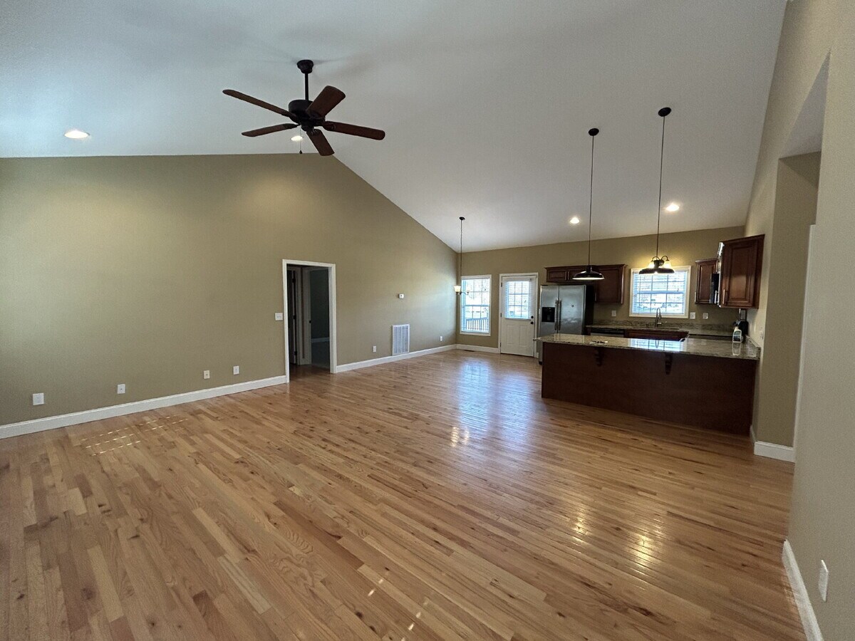 Photo - 3-Bed 2 Bath Home with Granite Touches in Cookeville