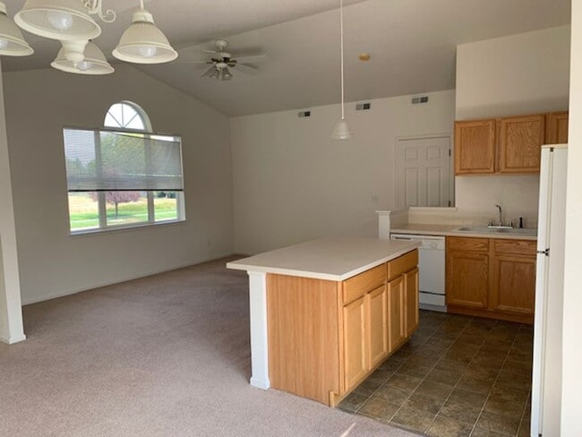 Photo - 2nd Floor 2-Bedroom Condo with Mountain Views in Southwest Longmont Unidad 1308