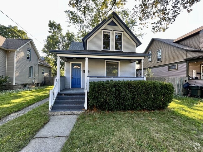 Building Photo - Five Bedroom Home in Muskegon